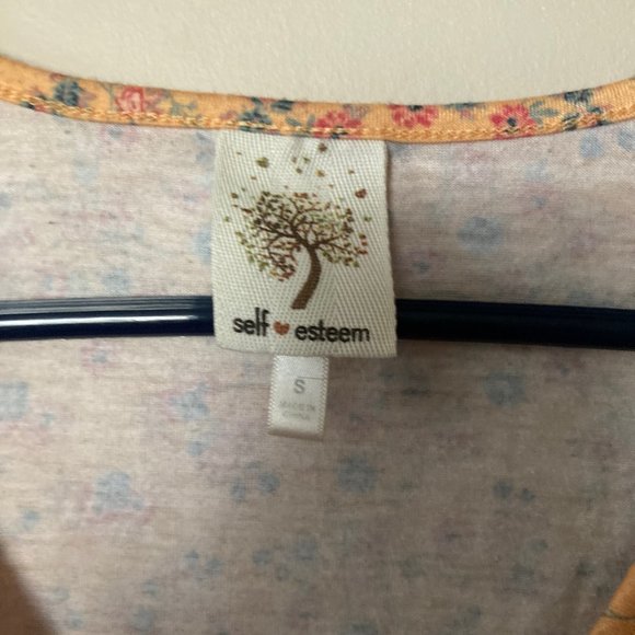 Cute orange floral cinched crop top with flare sleeves. - Picture 5 of 7